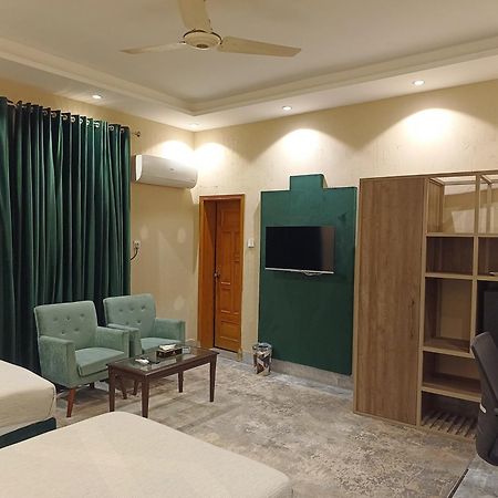 Hotel Vip Express Péšávar Exteriér fotografie
