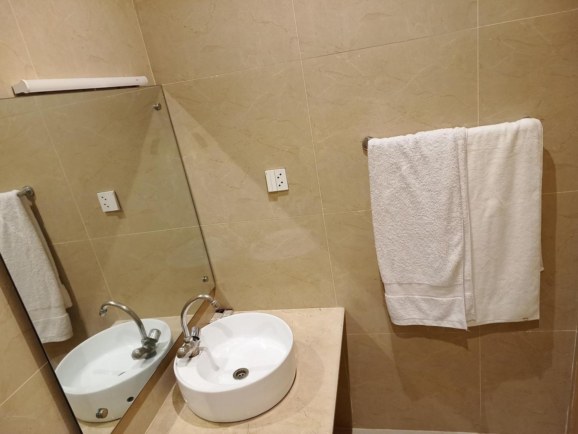 Hotel Vip Express Péšávar Exteriér fotografie