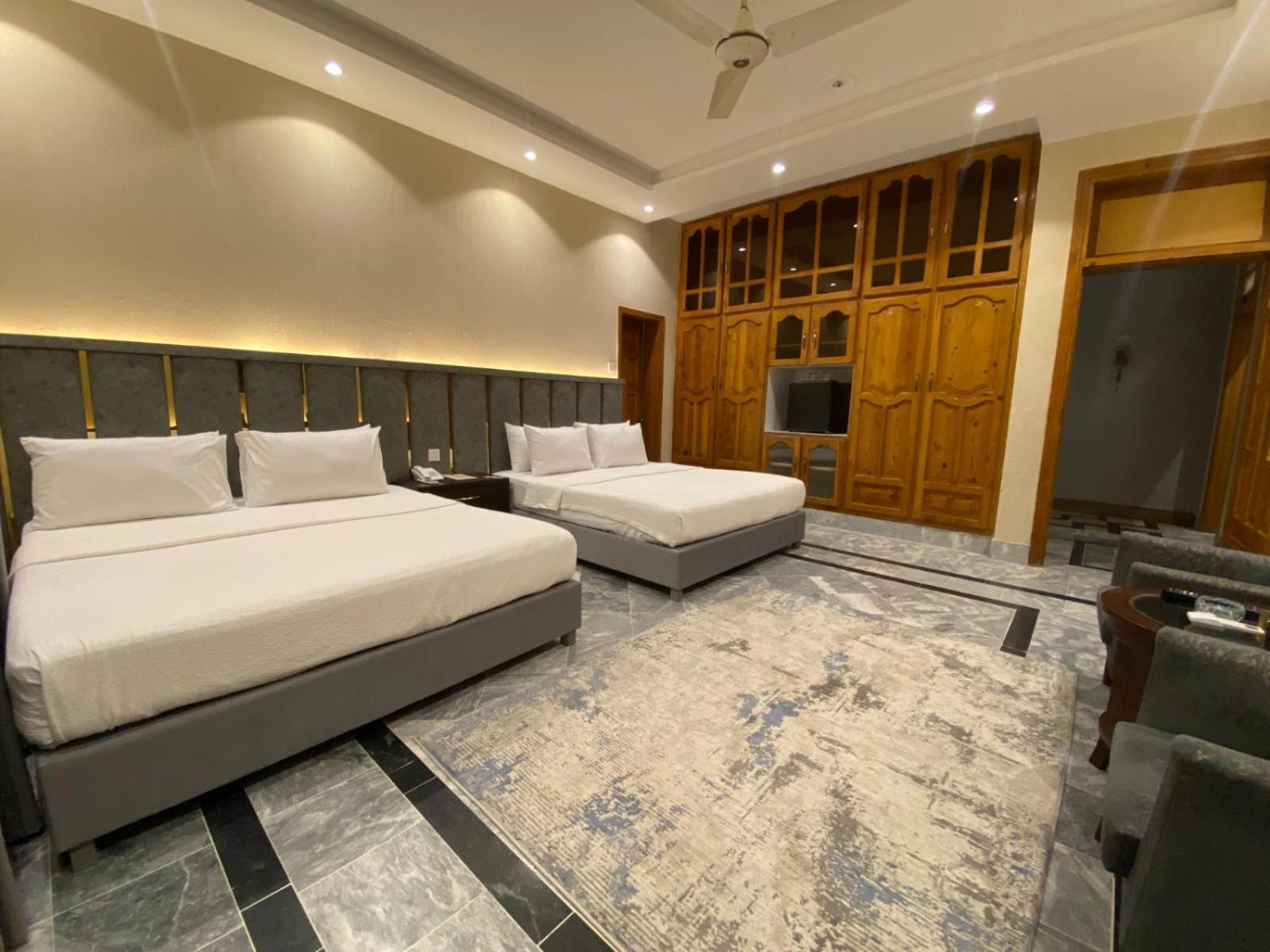 Hotel Vip Express Péšávar Exteriér fotografie