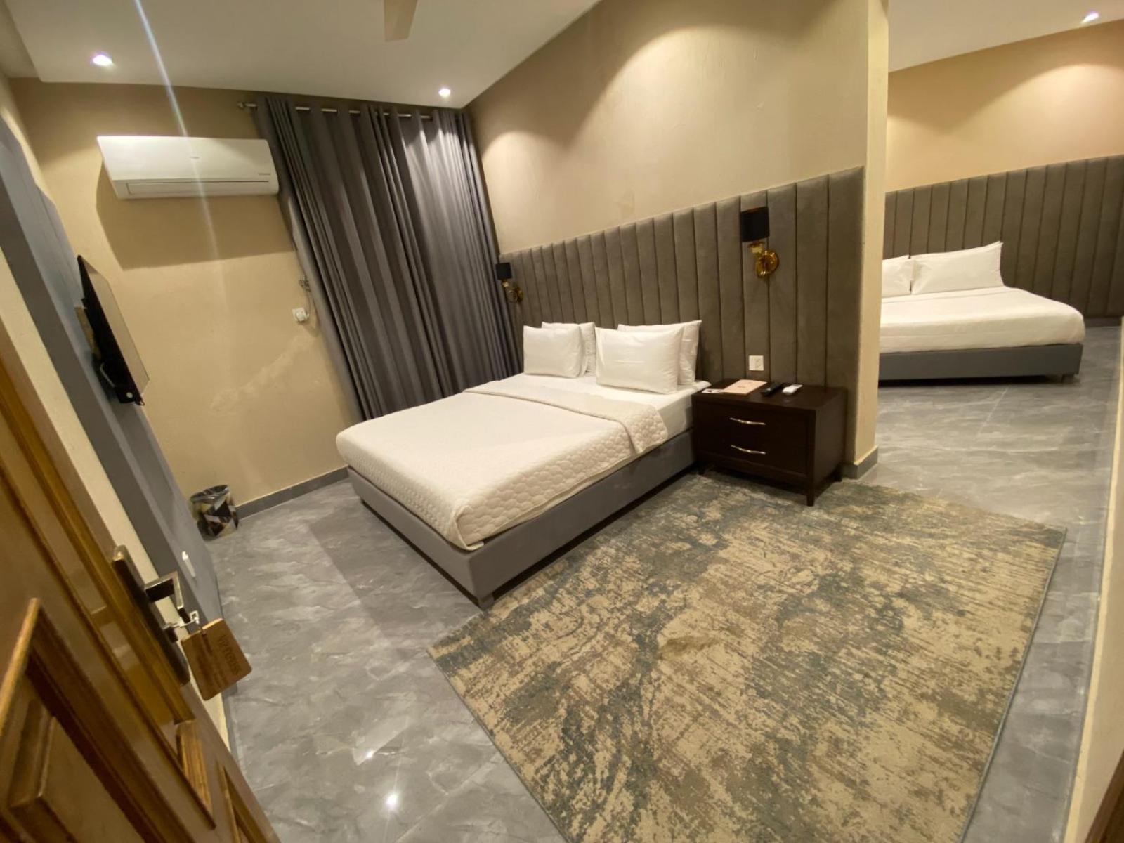 Hotel Vip Express Péšávar Exteriér fotografie