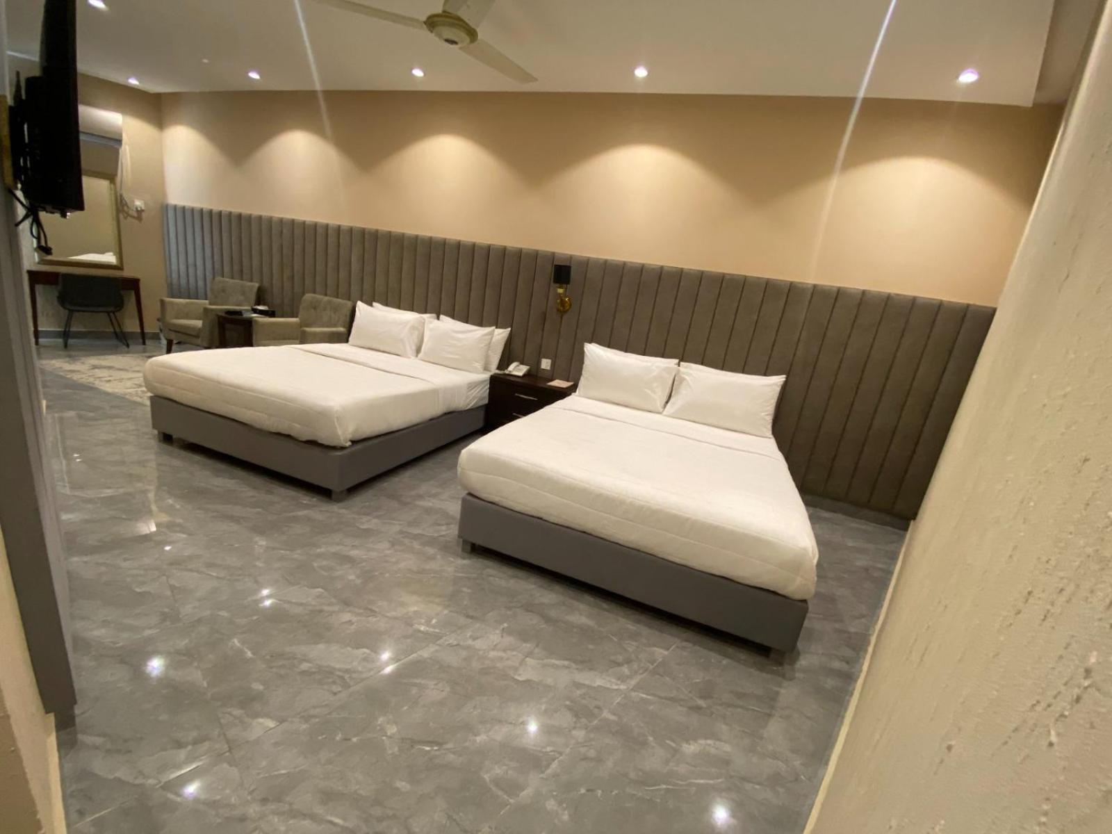 Hotel Vip Express Péšávar Exteriér fotografie