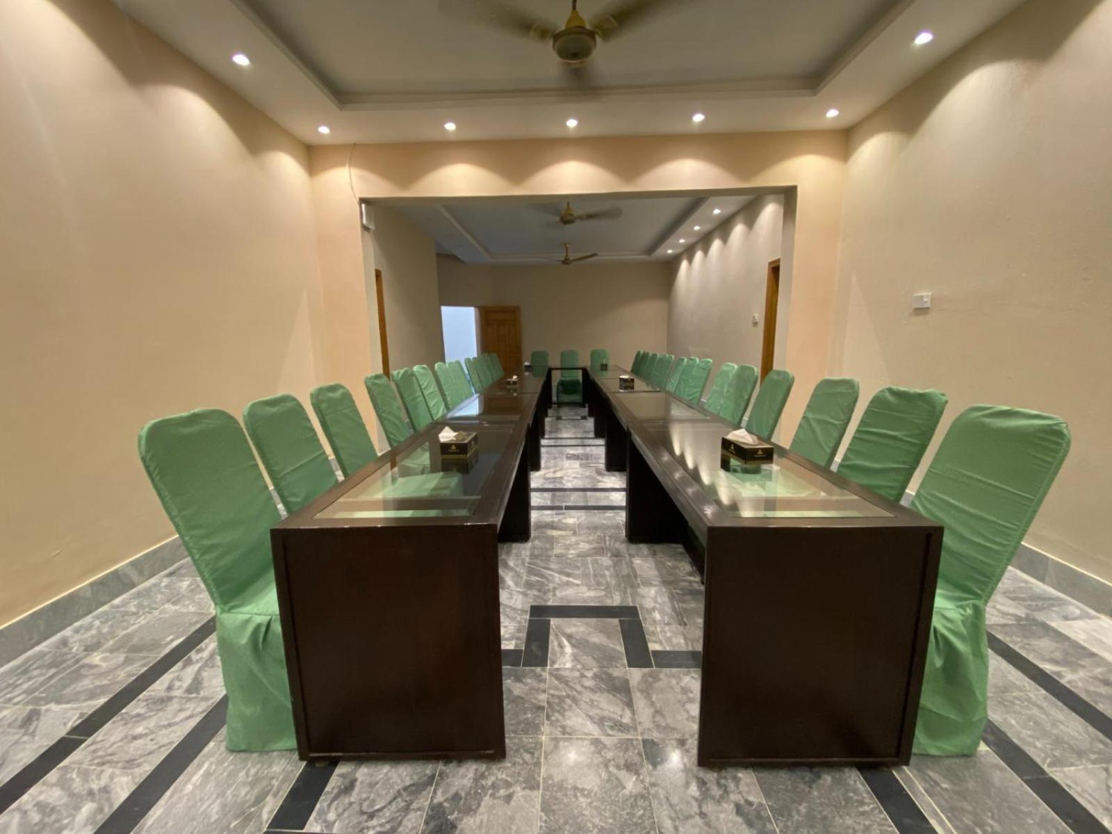 Hotel Vip Express Péšávar Exteriér fotografie