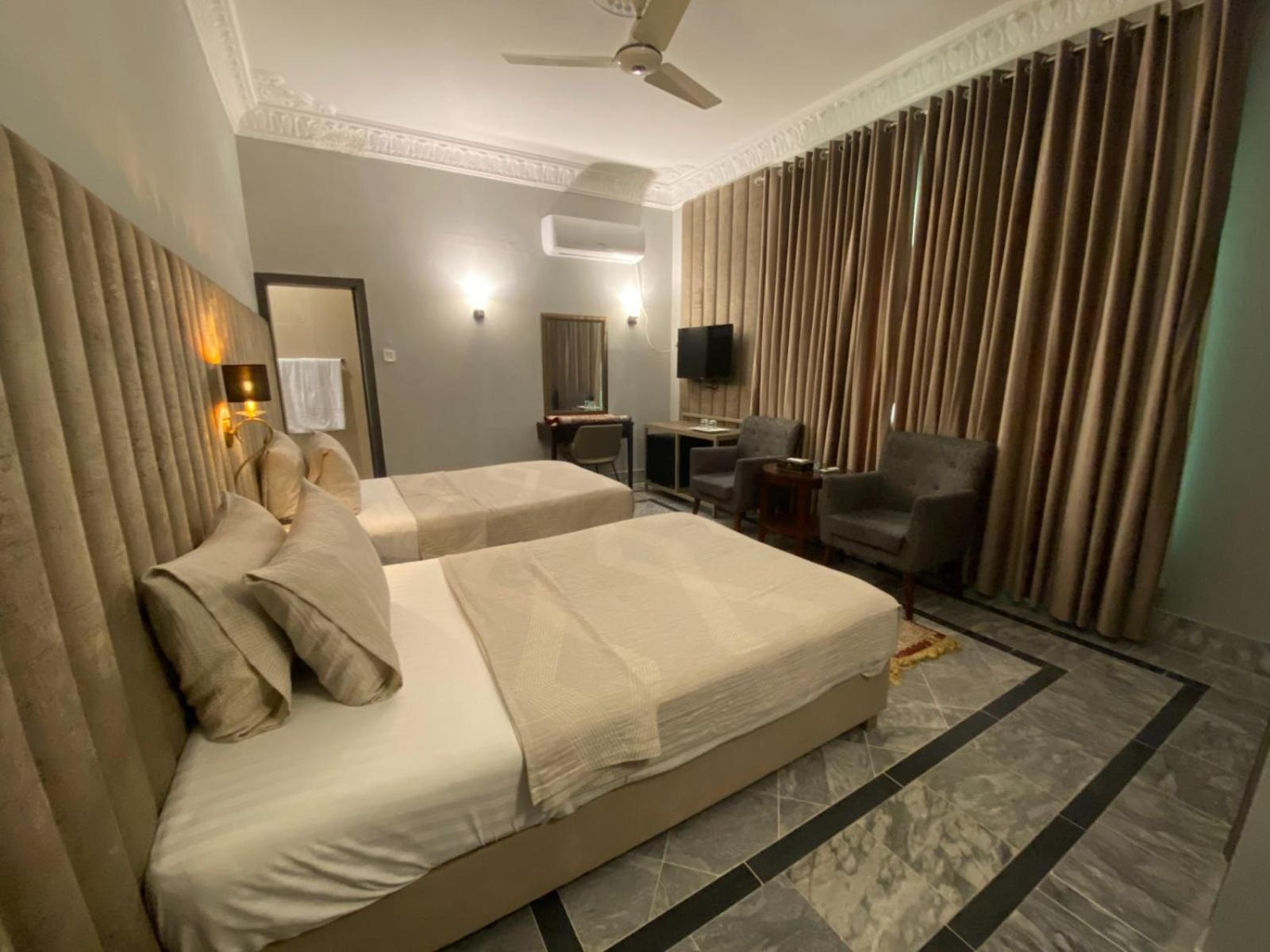 Hotel Vip Express Péšávar Exteriér fotografie