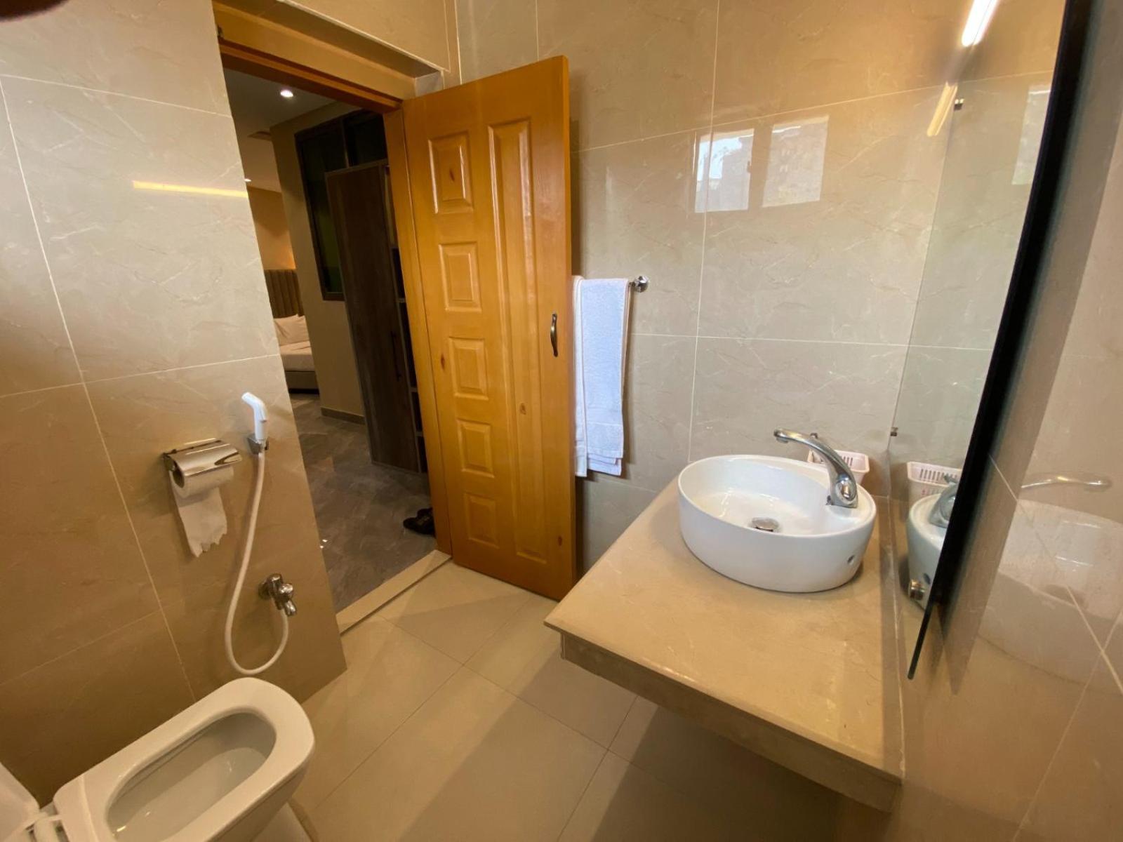 Hotel Vip Express Péšávar Exteriér fotografie